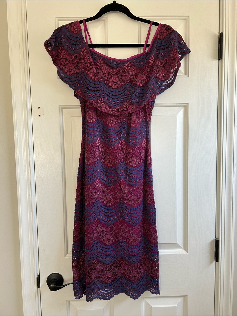 0 Bebe Women's Off-Shoulder Lace Dress in Plum & Navy